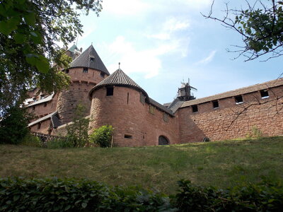 Les châteaux(Le Haut-Koenigsbourg,le Hagueneck(au dessus de Wettolsheim) vue des 3 châteaux depuis Wettolsheim ,Le Wineck(Katzenthal),Le Ulric et le Griesbech(Ribeauvillé)et vue du Haut-ribeaupierre(depuis le Ulric c est le château tout en haut on voit juste un peu sa tour) , DSCN1386