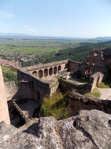 Les châteaux(Le Haut-Koenigsbourg,le Hagueneck(au dessus de Wettolsheim) vue des 3 châteaux depuis Wettolsheim ,Le Wineck(Katzenthal),Le Ulric et le Griesbech(Ribeauvillé)et vue du Haut-ribeaupierre(depuis le Ulric c est le château tout en haut on voit juste un peu sa tour) , DSCN1480