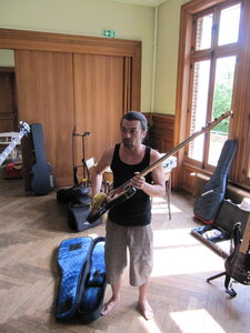 Bass Day, Enlève ta ceinture avant de toucher ma JB’’66!!!