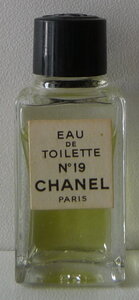Miniatures de parfum, Chanel_N° 19 SB EDT 4 3cm M 1