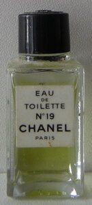 Miniatures de parfum, Chanel_N° 19 SB EDT 4 3cm M 2
