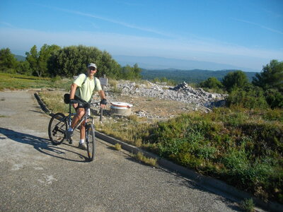 CIRCUIT DES VALLONS, A la citrene 130 sur la Carraire Arlésienne
