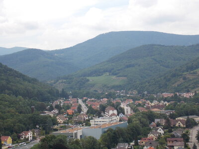 Châteaux de Kaysesberg(68) Et châteaux Ortenbourg et Rammstein (67) pres de Scherwiller) et vue sur le Haut-koenigsbourg ET l'Altmattkopf (pres du Gaschney, DSCN1517