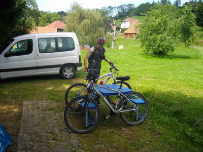 CIRCUIT DU ROUX ET DE COMBELOUP, On s'apprête à partir pour une première randonnée à VTT sur les contreforts de Belledonne
