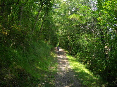 CIRCUIT DU ROUX ET DE COMBELOUP, Montée vers Champ de l'Eglise