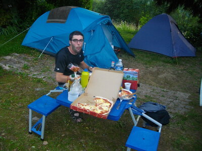 CIRCUIT DES MARAIS DE SEIGLIERES, Pizza-party le soir, au campement