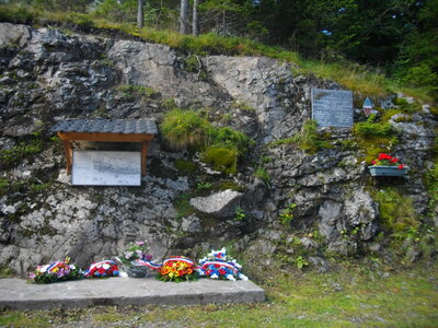 CIRCUIT DE LA VALETTE 14/08/2014, Stèle au Maquis du Taillefer, au départ de la randonnée aux chalets du Poursollet