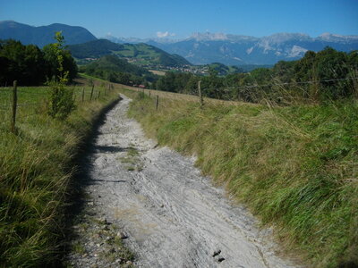 CIRCUIT D' HERBEYS 17/08/2014 : Randonnée VTT (Contreforts de Belledonne) : 20 km, 2 h 54 à 6.8 km/h de moyenne, 678 m dedénivellation positive cumulée, parcours assez difficile. Météo : beau temps. Participant : Marcel, Descente vers le Pra