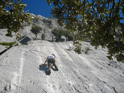 DEUX-AIGUILLES (ESCALADE) 28 08 14 : Voies : Tranquillité Assurée, Les Gémeaux, Doux Gâtés, Illuminatons, Je l'avais bien dit, Les Quatre Quarts (1ère longueur). Météo : beau temps chaud. Participants : Armelle, Denis, Jean-Pierre et Marcel., Dans Doux Gâtés