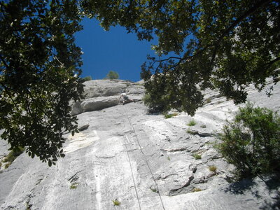 DEUX-AIGUILLES (ESCALADE) 28 08 14 : Voies : Tranquillité Assurée, Les Gémeaux, Doux Gâtés, Illuminatons, Je l'avais bien dit, Les Quatre Quarts (1ère longueur). Météo : beau temps chaud. Participants : Armelle, Denis, Jean-Pierre et Marcel., Jen-Pierre dans Huit et Demi