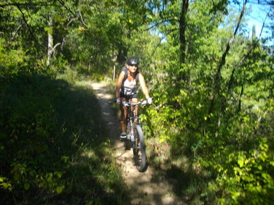 TOUR DE COSTE EYGUIERES 02 09 14 (Randonnée VTT, Contreforts du Lubéron) : 20.1 km, 1 h 59 à 10.1 km/h de moyenne, 390 m de dénivellation positive cumulée, parcours peu difficile. Météo : grand beau temps. Participants : Odette et Marcel., Peu avant Font Blanche