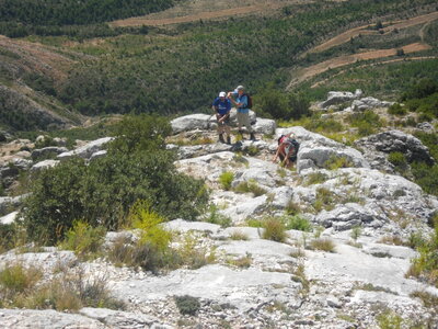 PAS DU CLAPIER - PAS DE L'ESCALETTE 04 09 14 (Randonnée pédestre, Sainte-Victoire) : 9.18 km, 4 h 30, 680 m de dénivellation positive cumulée ; P2, T2 (passages ponctuels). Météo : Grand beau temps. Participants : Hélène, Odette, Alain, Jean-Paul et Marcel., Tracé vert du Pas du Clapier, partie médiane