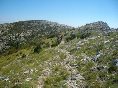 PAS DU CLAPIER - PAS DE L'ESCALETTE 04 09 14 (Randonnée pédestre, Sainte-Victoire) : 9.18 km, 4 h 30, 680 m de dénivellation positive cumulée ; P2, T2 (passages ponctuels). Météo : Grand beau temps. Participants : Hélène, Odette, Alain, Jean-Paul et Marcel., Les crêtes entre le Pas du Clapier et la Croix de Provence