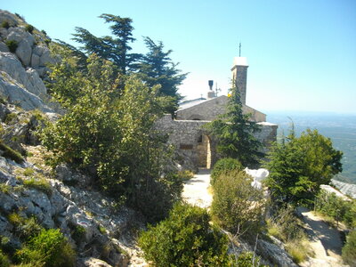 PAS DU CLAPIER - PAS DE L'ESCALETTE 04 09 14 (Randonnée pédestre, Sainte-Victoire) : 9.18 km, 4 h 30, 680 m de dénivellation positive cumulée ; P2, T2 (passages ponctuels). Météo : Grand beau temps. Participants : Hélène, Odette, Alain, Jean-Paul et Marcel., Arrivée au Prieuré