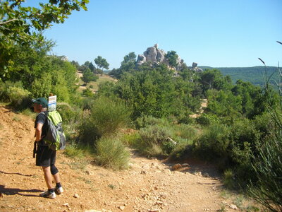 PAS DU CLAPIER - PAS DE L'ESCALETTE 04 09 14 (Randonnée pédestre, Sainte-Victoire) : 9.18 km, 4 h 30, 680 m de dénivellation positive cumulée ; P2, T2 (passages ponctuels). Météo : Grand beau temps. Participants : Hélène, Odette, Alain, Jean-Paul et Marcel., Rocher de la Petite Croix près du refuge Cézanne