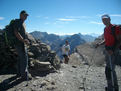 TÊTE DE LA COURBE (3089 m, Ubaye). Randonnée en montagne : 11.2 km, 5 h 45, env. 1400 m de dénivellation positive cumulée, P3, T1 (courts passages T2 sous le sommet. Météo : beau à nuageux. Participants : Nicole, Alain, Jean-Pierre, Robert et Marcel., IMGP8323