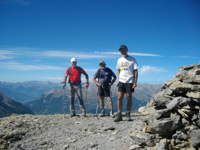TÊTE DE LA COURBE (3089 m, Ubaye). Randonnée en montagne : 11.2 km, 5 h 45, env. 1400 m de dénivellation positive cumulée, P3, T1 (courts passages T2 sous le sommet. Météo : beau à nuageux. Participants : Nicole, Alain, Jean-Pierre, Robert et Marcel., IMGP8324
