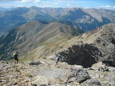 TÊTE DE LA COURBE (3089 m, Ubaye). Randonnée en montagne : 11.2 km, 5 h 45, env. 1400 m de dénivellation positive cumulée, P3, T1 (courts passages T2 sous le sommet. Météo : beau à nuageux. Participants : Nicole, Alain, Jean-Pierre, Robert et Marcel., IMGP8331
