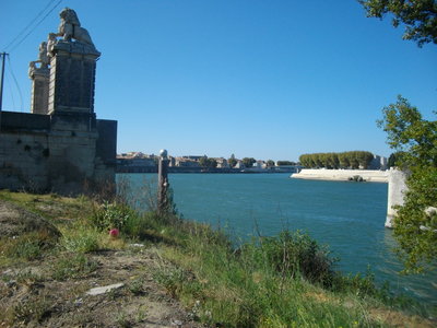 LE LONG DU RHÔNE A ARLES  (Randonnée VTT) : 21.5 km, 1 h 26 à 14.7 km/h, 98 m de dénivellation positive cumulée, parcours facile. Météo : beau temps, mistral. Participant : Marcel, Retour en Arles