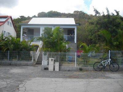 TOUR DES ROCHES ET DE L'ETANG 23 09 14 (Randonnée VTT, île de la Réunion) : 28.6 km, 2 h 27 à 11.7 km/h de moyenne, 423 m de dénivellation positive cumulée, parcours peu difficile. Météo : nuageux. Participant : Marcel. , Départ de la maison.