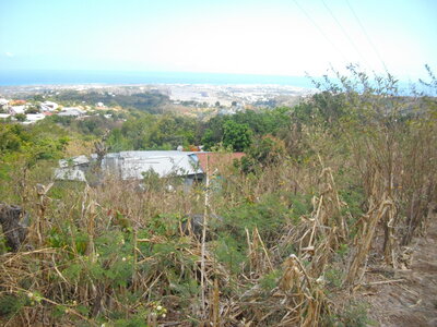 TOUR DES ROCHES ET DE L'ETANG 23 09 14 (Randonnée VTT, île de la Réunion) : 28.6 km, 2 h 27 à 11.7 km/h de moyenne, 423 m de dénivellation positive cumulée, parcours peu difficile. Météo : nuageux. Participant : Marcel. , Vue sur Le Port depuis Sans-Souci