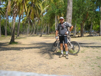 TOUR DES ROCHES ET DE L'ETANG 23 09 14 (Randonnée VTT, île de la Réunion) : 28.6 km, 2 h 27 à 11.7 km/h de moyenne, 423 m de dénivellation positive cumulée, parcours peu difficile. Météo : nuageux. Participant : Marcel. , Dans la Forêt Domaniale de la Côte Ouest