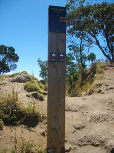 TOUR DU PITON DES NEIGES, 2ème ETAPE : LA ROCHE MERVEILLEUSE (Cilaos) - MARLA (Mafate) : 5 h 30 de marche, 1055 m  , 860 m - ; P3, T1 (très court passage T2). Météo : beau temps. Participant : Marcel., Le col du Taïbit