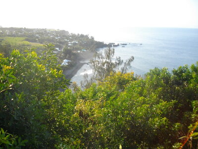 CÔTES SUD ET EST DE LA REUNION 16 10 14 : parcourues en partie à VTT entre St Philippe et Ste Rose ( 54 km, 3 h 32 à 15 km/h de moyenne, 455 m de dénivelé positif, parcours facile). Météo : beau à nuageux, fort vent de secteur sud. Participant : Marcel. , Manapany-les-Bains