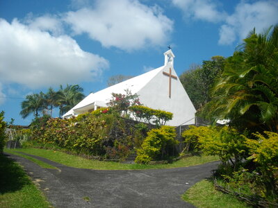 CÔTES SUD ET EST DE LA REUNION 16 10 14 : parcourues en partie à VTT entre St Philippe et Ste Rose ( 54 km, 3 h 32 à 15 km/h de moyenne, 455 m de dénivelé positif, parcours facile). Météo : beau à nuageux, fort vent de secteur sud. Participant : Marcel. , Notre-Dame-de-la-Route à Takamaka