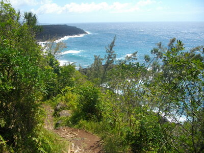CÔTES SUD ET EST DE LA REUNION 16 10 14 : parcourues en partie à VTT entre St Philippe et Ste Rose ( 54 km, 3 h 32 à 15 km/h de moyenne, 455 m de dénivelé positif, parcours facile). Météo : beau à nuageux, fort vent de secteur sud. Participant : Marcel. , Le Vieux Port du Tremblet