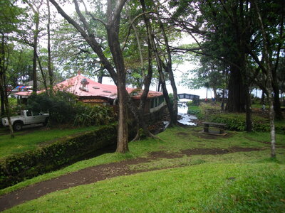 CÔTES SUD ET EST DE LA REUNION 16 10 14 : parcourues en partie à VTT entre St Philippe et Ste Rose ( 54 km, 3 h 32 à 15 km/h de moyenne, 455 m de dénivelé positif, parcours facile). Météo : beau à nuageux, fort vent de secteur sud. Participant : Marcel. , IMGP8985