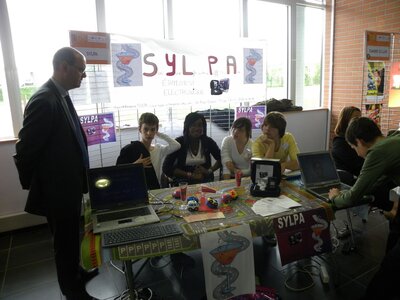 Salon de la mini entreprise 2 mai 2011 Place des Métiers, DSCN2542 (Copier)
