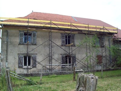 Maison - Extérieur, Echaffaudage à la fin des travaux sur le toit