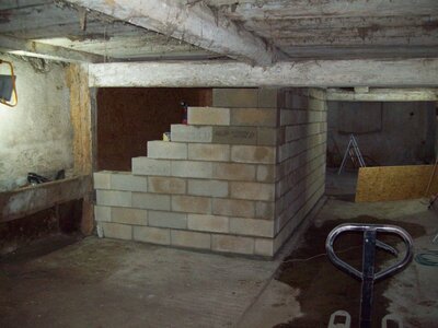 Maison - Écurie et Garages, Silo granule en travaux