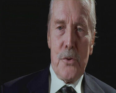 Sosiesland, Stacy Keach
