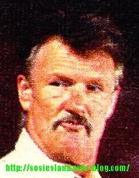 Sosiesland, Tom Skerritt