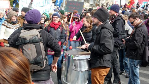 Photos libres de droit - Copyright Free photos - Manifestation à Cacouna le 11 octobre 2014, Cacouna 4 drum roll se met en place