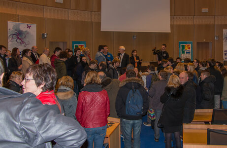 Thomas Pesquet, Les gens se pressent pour les questions ou photos