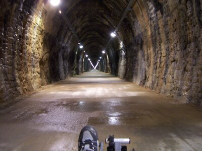 Bourg en Bresse - Pornic, Je crois que c'est le plus long tunnel cyclable d'europe. fin de la première étape peu aprés à Cluny