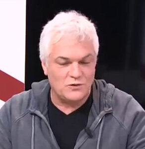 Sosiesland, Brian Dennehy