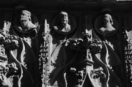 15-Facettes de Valence, Maison des têtes 01