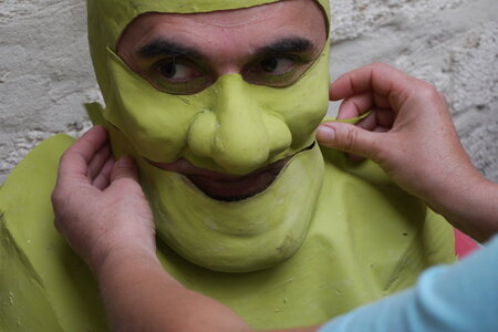 cobaye pour essai d'un masque de shrek, P1040184