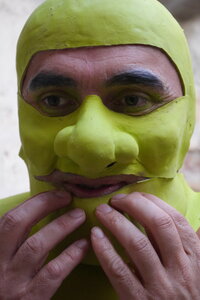 cobaye pour essai d'un masque de shrek, P1040195