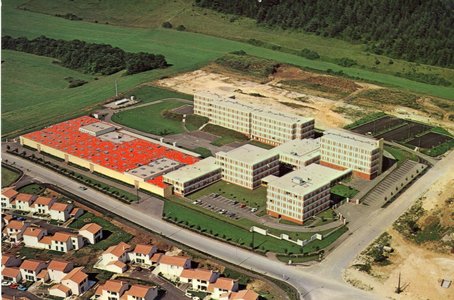 AUX TEMPS DU L.A.C. MAJEUR, LYCEE ARBEZ-CARME -TOITURES- BETON CELLULAIRE-ROUGEpg