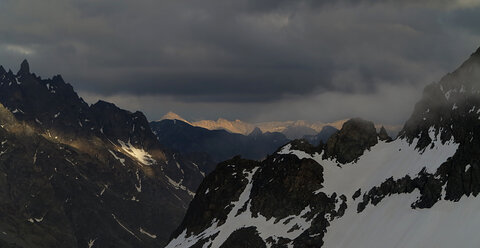 2015-06-11-alpinisme-roche-faurio, alpes-aventure-alpinisme-montee-refuge-ecrins-2015-06-10-18