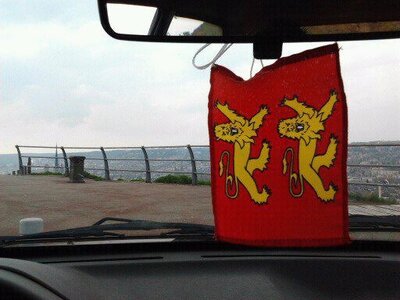 Drapeaux Normands aux 2 Léopards, K800_dans voiture