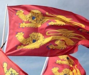 Drapeaux Normands aux 2 Léopards, K800_drapeaux normands