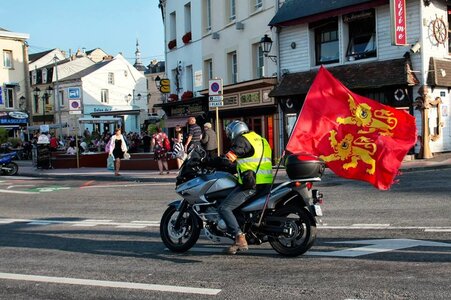 Drapeaux Normands aux 2 Léopards, K800_Fecamp moto