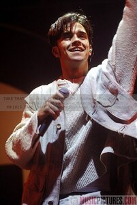 Live in Berlin 1994, mh1015takethat6al4-vi