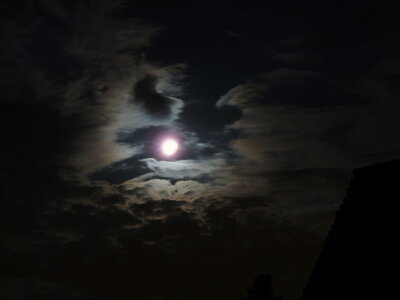 Lune de sang, Quand les nuages apparaissent, je me dis que j'ai bien fait de patienter jusque là !